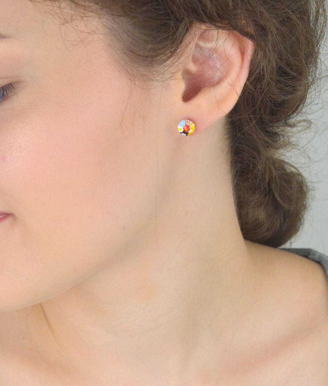 Kolczyki damskie srebrne 925 z oryginalnym szkłem Murano – model Murano 60. Ręcznie robione, lekkie (1,60 g), z zapięciem na sztyft. Subtelne i kolorowe – idealne na prezent!1.jpg